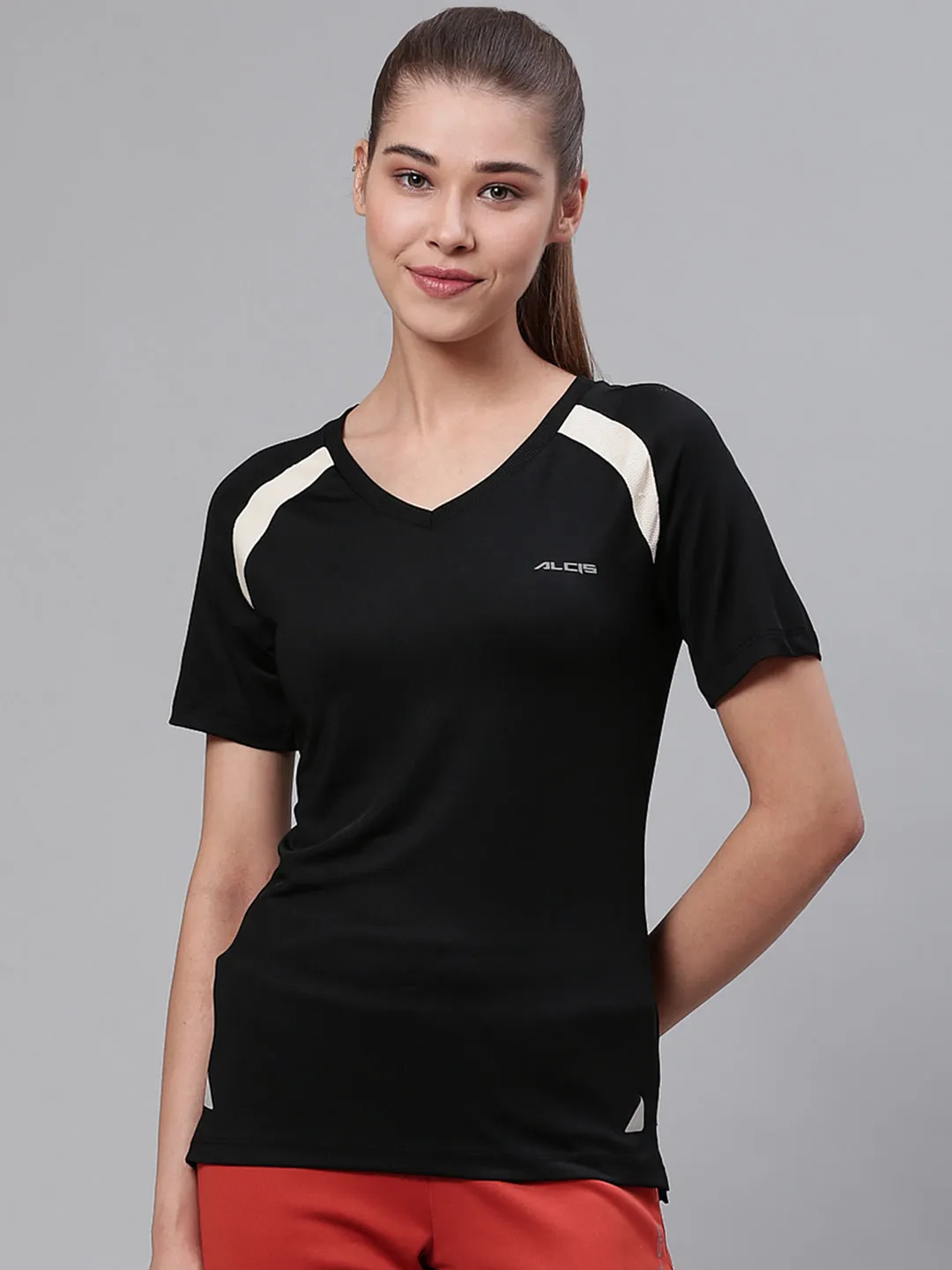 Alcis Women Black Slim Fit Solid Running T-shirt