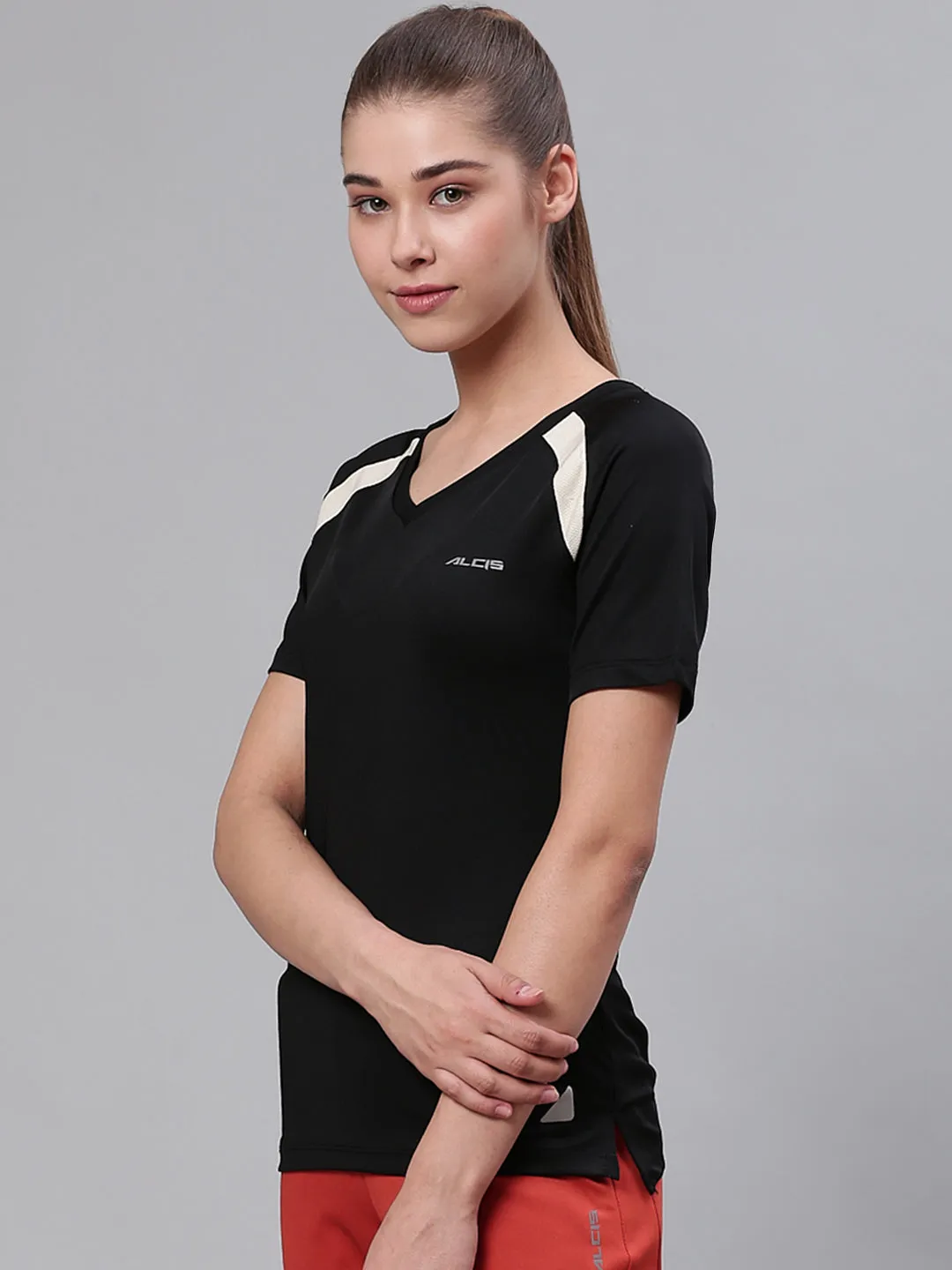 Alcis Women Black Slim Fit Solid Running T-shirt